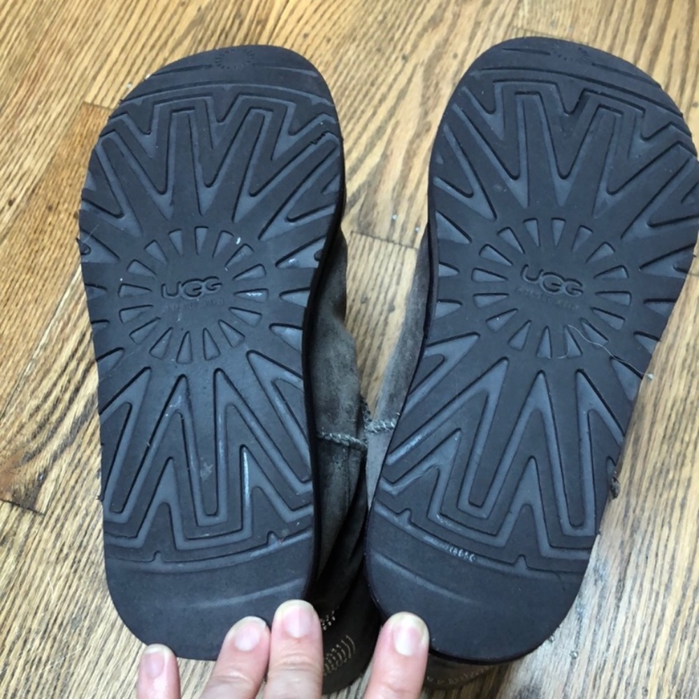 Uggs - Picture 2 of 2